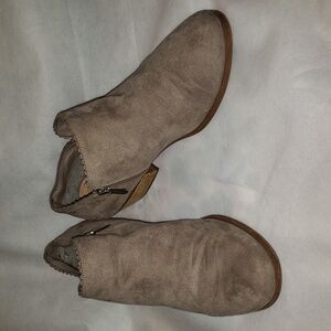 Torrid Faux Suede Taupe Scalloped Ankle Booties Size 10 WW